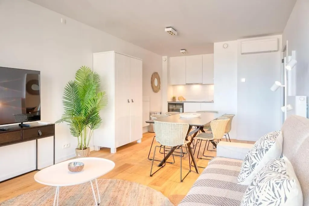 Cozy Apartment For 6 In Oostende